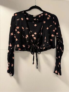 🩵 John Galt Brandy Melville Floral Tie Front Long Sleeve Crop Top
